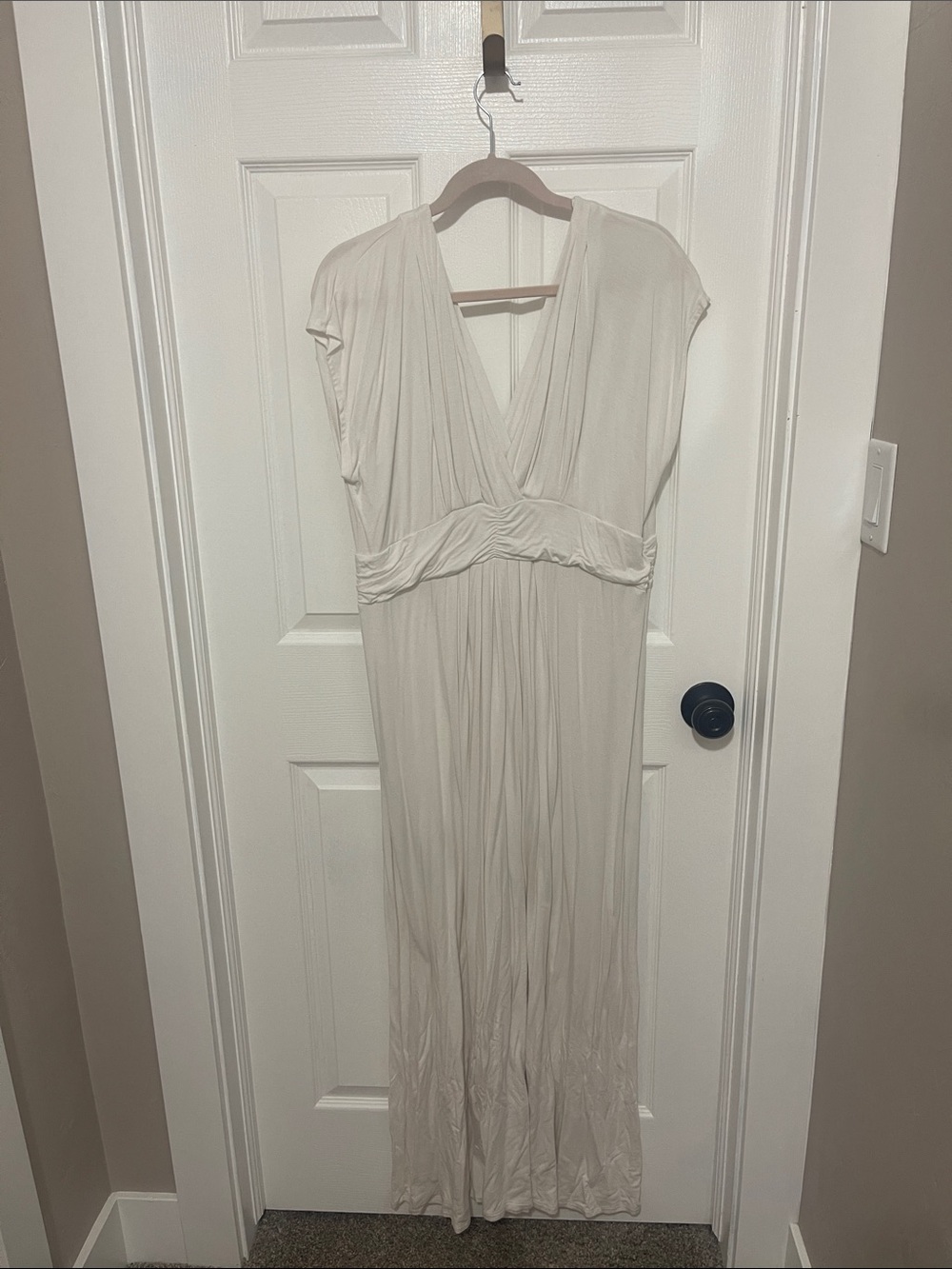 IMAN Light Cream V-Neck Maxi Dress